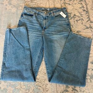 Old Navy Women's Straight Leg Jeans in Medium Blue